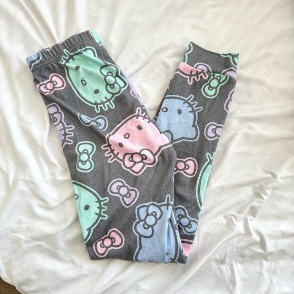 Hello Kitty Pajama Set - Picture 3 of 5